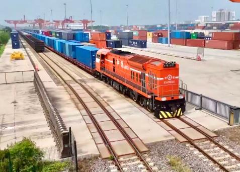 2025年上合示范區(qū)中歐班列開(kāi)行量和貨運(yùn)量再創(chuàng)新高
