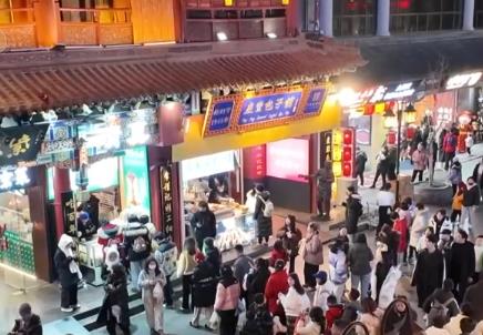 老字號“破圈突圍”煥發(fā)新活力 創(chuàng)新觸“潮”擁抱新消費(fèi)