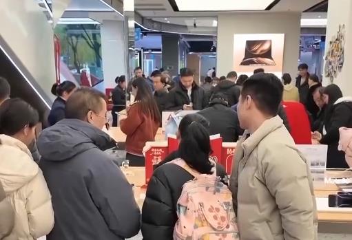 “真金白銀”優(yōu)惠禮包釋放煥新消費(fèi)熱力 補(bǔ)貼品類向“智”向“新”激發(fā)年輕群體消費(fèi)熱潮