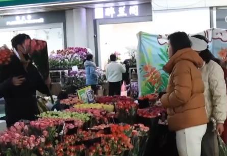 “鮮味經(jīng)濟(jì)”“鮮花經(jīng)濟(jì)”撬動(dòng)節(jié)前火熱消費(fèi) 多地開(kāi)啟“年貨交易模式”