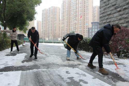 聞雪而動，守護(hù)有痕——漢南煙草暖心護(hù)航員工出行