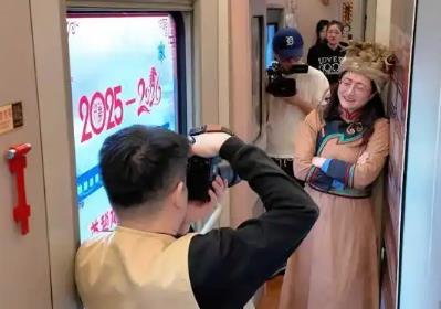 黑龍江開行今年首趟旅拍列車 升級(jí)車體打造移動(dòng)“照相館”