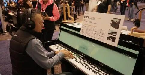 “創(chuàng)新思維和工藝水準(zhǔn)令人贊嘆”——在美國樂器展上感受“中國制造”魅力