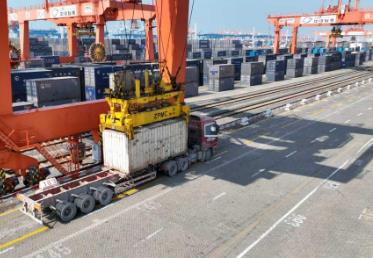 2026年首趟西部陸海新通道年貨班列從廣西欽州啟程