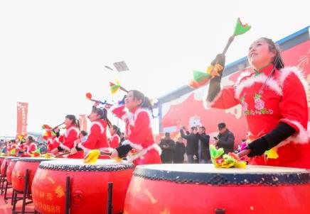 年貨飄香戲韻濃 河南新春年貨節(jié)熱鬧開(kāi)場(chǎng)