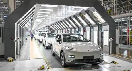 重慶：領(lǐng)跑智能網(wǎng)聯(lián)新能源汽車賽道