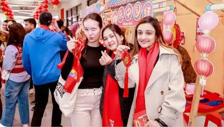 這個(gè)春節(jié)，中外游客“雙向奔赴”具象化了