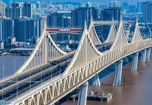 國(guó)內(nèi)最大跨度公軌兩用多塔剛性懸索橋永寧大橋正式通車
