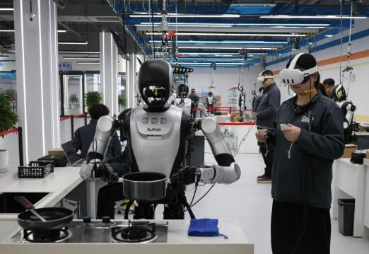 數(shù)據(jù)訓(xùn)練驅(qū)動中國人形機(jī)器人產(chǎn)業(yè)“場景進(jìn)化”