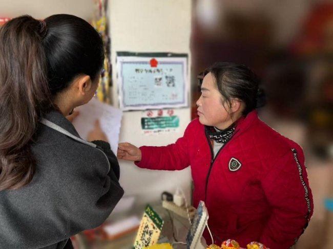 全心服務迎新春 法治護航暖山鄉(xiāng)