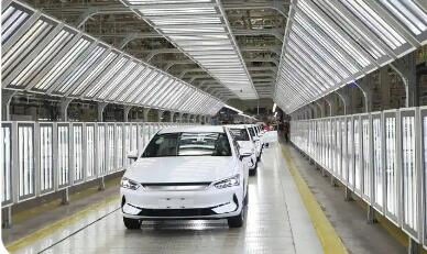 鋰價(jià)上行、芯片供應(yīng)趨緊、購(gòu)置稅調(diào)整  三重壓力倒逼汽車產(chǎn)業(yè)鏈加速重構(gòu)