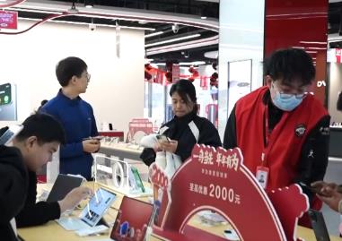 春節(jié)消費市場表現(xiàn)火熱 “政策禮包”激發(fā)消費者“煥新”熱情