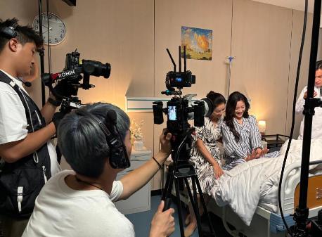 在短劇片場(chǎng)感受小城“熱辣滾燙”