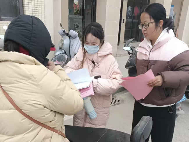 湖北武穴：普法宣傳進(jìn)店入戶(hù) 市場(chǎng)整治利劍護(hù)航