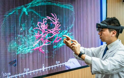 “接”入未來！腦機(jī)接口首入政府工作報告