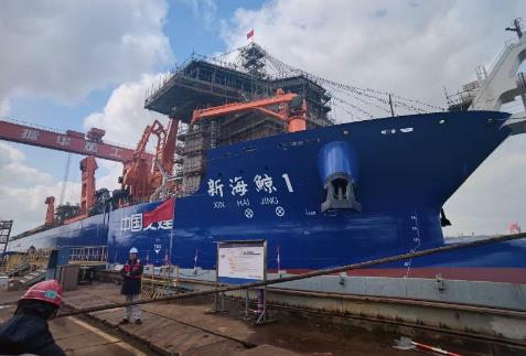 我國(guó)首艘分布式泵艙超大型自航耙吸挖泥船下水