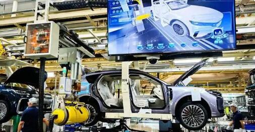 “低空”“智能”成兩會(huì)車圈熱詞 汽車產(chǎn)業(yè)加速擁抱前沿技術(shù)