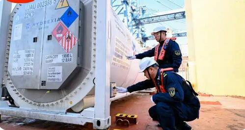 我國大型固態(tài)儲氫設(shè)備實現(xiàn)充氫狀態(tài)海上出口運(yùn)輸