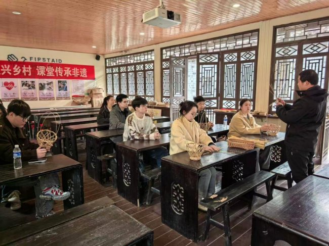 指尖承非遺 匠心礪初心——羅田煙草以篾匠技藝為年輕干部成長賦能