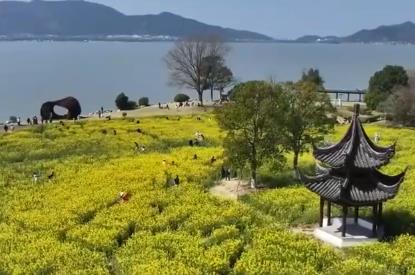 “花樣經(jīng)濟(jì)”讓群眾在家門(mén)口樂(lè)享“詩(shī)與遠(yuǎn)方” 趕赴“春天的約會(huì)”燃動(dòng)文旅市場(chǎng)