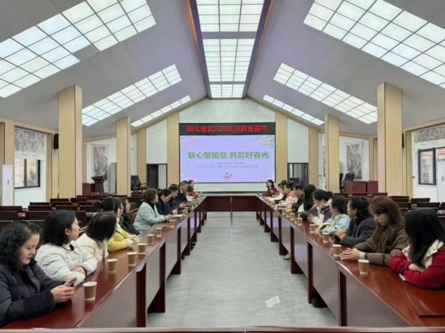 春意綻芳華，巾幗映擔(dān)當(dāng)