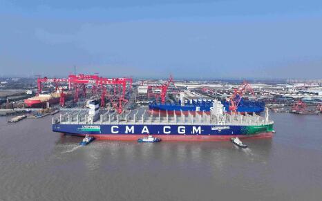 提前7個半月！中船滬東中華交付全球最大LNG雙燃料集裝箱船