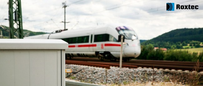 歐洲鐵路互聯(lián)互通迎來(lái)里程碑式突破，全球密封專家Roxtec以創(chuàng)新方案賦能跨境路網(wǎng)，確立安全防護(hù)新范式