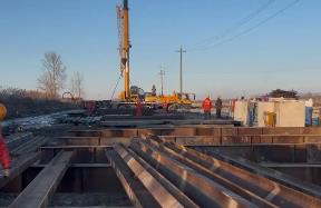 黑龍江：迎雪復(fù)工 早日建“通途”