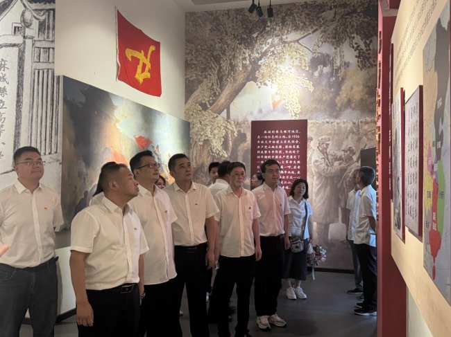 紅脈鑄魂強(qiáng)黨建 實(shí)干擔(dān)當(dāng)促發(fā)展