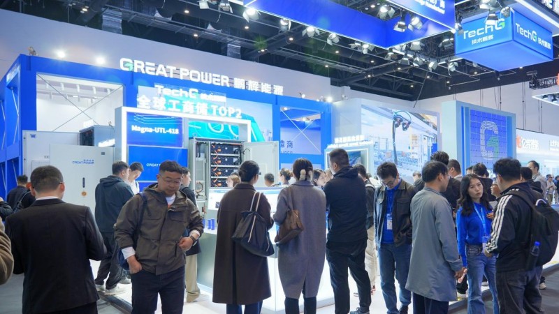 以“硬核內(nèi)芯”定義可靠新高度！鵬輝能源新一代全場(chǎng)景儲(chǔ)能方案亮相ESIE 2026