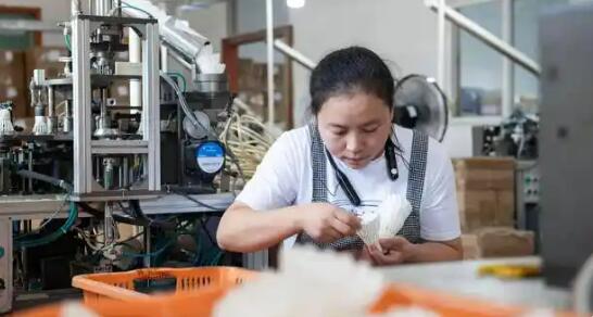 安徽無(wú)為以羽毛球構(gòu)筑縣域經(jīng)濟(jì)強(qiáng)支柱