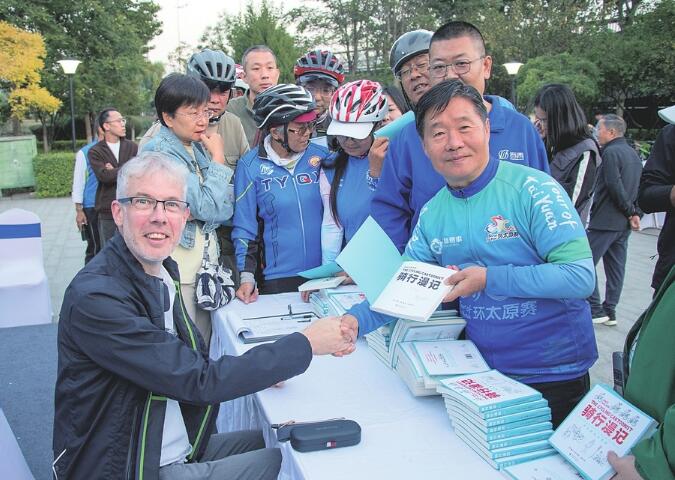 點(diǎn)滴綠意潤(rùn)人心 低碳生活已尋?！轿魅褊`行綠色發(fā)展新風(fēng)尚掃描