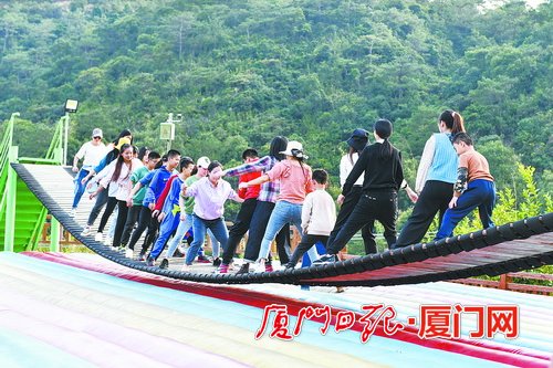 旅游產(chǎn)業(yè)紅紅火火 村民錢袋鼓鼓囊囊