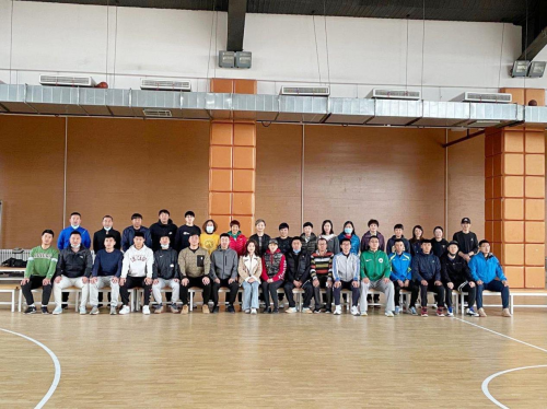 發(fā)展全面教育，隋寶庫(kù)現(xiàn)場(chǎng)教導(dǎo)滑冰實(shí)踐課