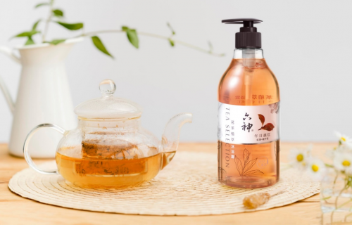六神茗茶植萃沐浴露，控油護(hù)膚清爽一夏天