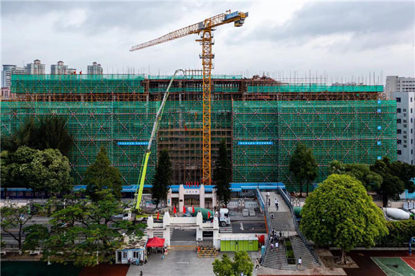 東莞中學(xué)教學(xué)樓全面封頂！9月交付使用！