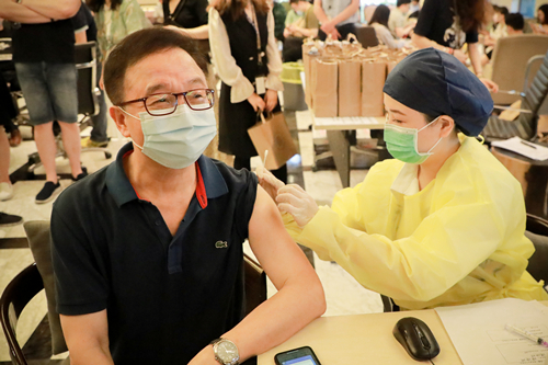 加強員工關(guān)懷，仲利國際組織疫苗接種活動