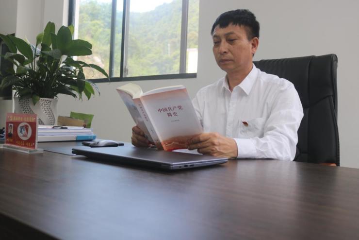 “大國(guó)頂梁柱，永遠(yuǎn)跟黨走”---記中建鐵投集團(tuán)優(yōu)秀共產(chǎn)黨員李寶權(quán)