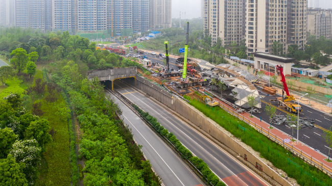 歷時76天，三環(huán)線梅溪湖隧道噪音整治提前完成全封閉聲屏障施工