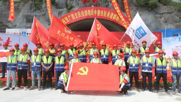 再奪第一！這條高速公路首座隧道順利貫通！