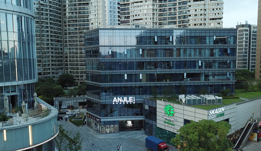 建筑的擺設(shè)布局描述已自動生成