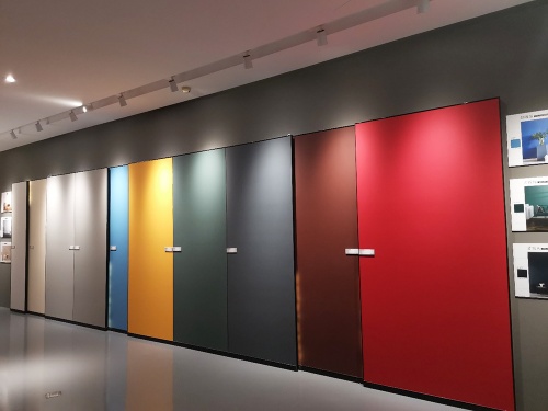 推動(dòng)建材行業(yè)綠色低碳轉(zhuǎn)型，科思創(chuàng)助力中晶建材開(kāi)發(fā)其首款環(huán)保型一體化裝飾板