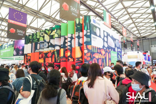 想去SIAL國(guó)際食品展嗎？趕緊拿起手機(jī)，打開(kāi)微信，簡(jiǎn)單幾步，帶你看萬(wàn)千好物