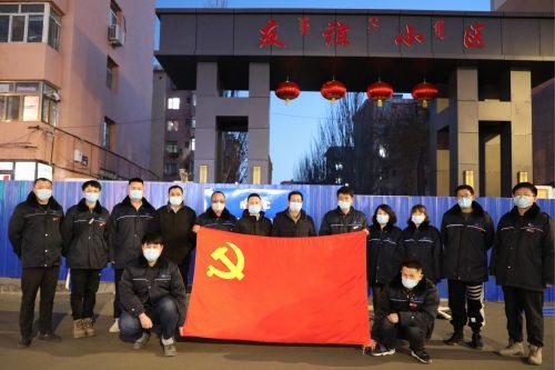 封閉小區(qū)立圍擋 筑起堅實抗疫防線