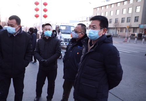 封閉小區(qū)立圍擋 筑起堅實抗疫防線