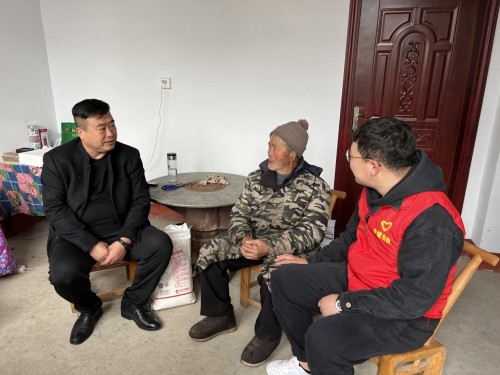  宜來六標項目聯(lián)合五峰灣潭鎮(zhèn)居委會開展關愛老人志愿服務活動