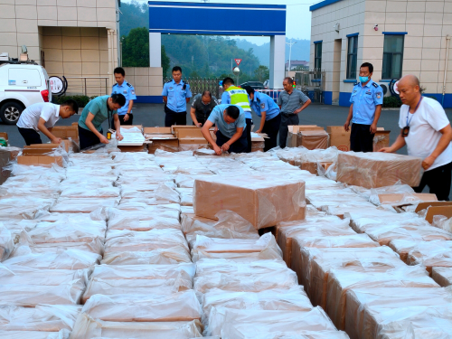 浙江東陽(yáng):監(jiān)管不松懈 查獲一起1.2萬(wàn)余條運(yùn)假專車案