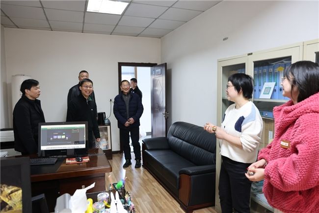 湖北松滋市煙草專賣局：領(lǐng)導(dǎo)班子新春上班第一天給員工拜年鼓勁