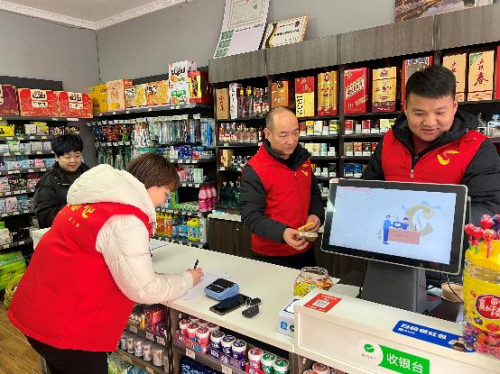 華陰市煙草專賣(mài)局（分公司）黨支部組織開(kāi)展“黨員當(dāng)先鋒 助力開(kāi)新局”主題黨日活動(dòng)