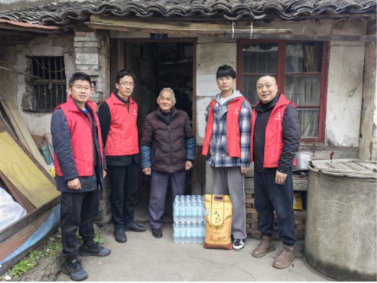 “香溢”志愿紅 書寫新時代雷鋒故事